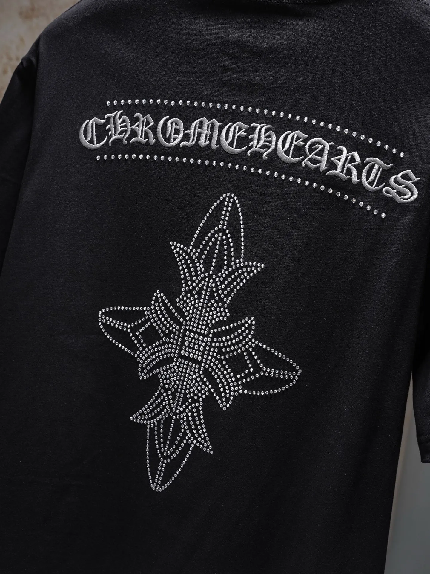100 Chtome Hearta/ T g， ， 。 Same Style , 。 ， Series， 。 ! ， ， 。 ， ， ， ， ！ ， ，Breathable ， ， ， ， ！ ：Black、White Size：S-XL